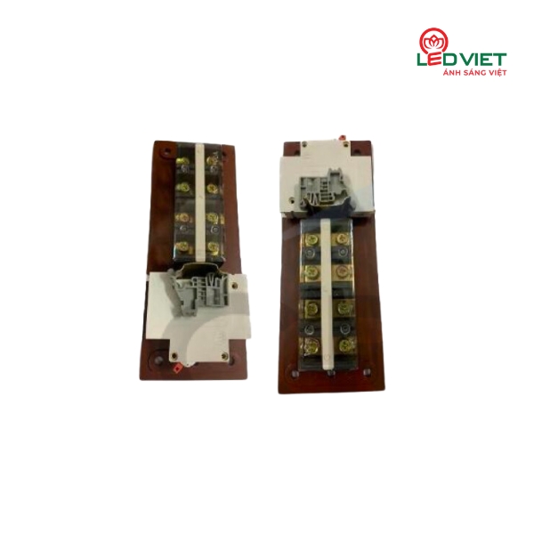 Bảng điện cửa cột